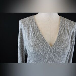 NWOT Evereve Grey V-Neck Sweater